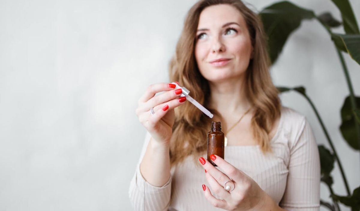 Batana Oil for Hair: Uses, Benefits, Safety & What to Expect