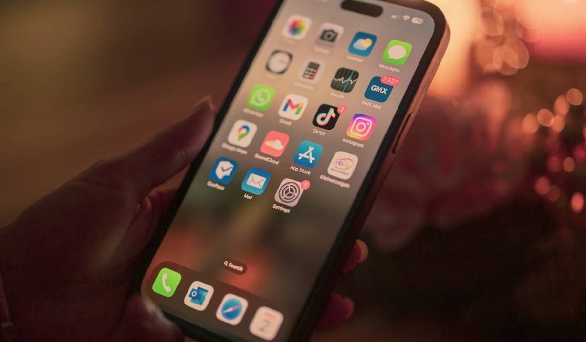 how-to-change-home-screen-on-iphone