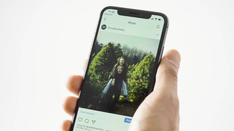 how-to-remove-people-from-pictures-iphone-1