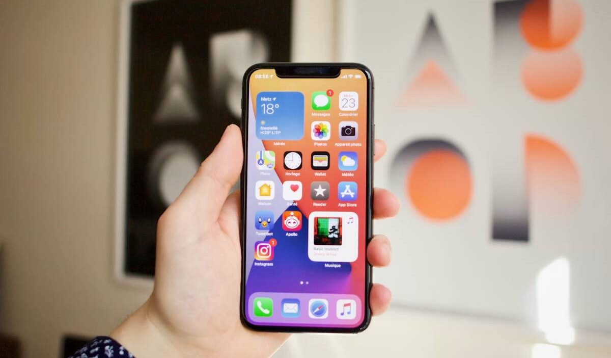how-to-remove-people-from-pictures-iphone