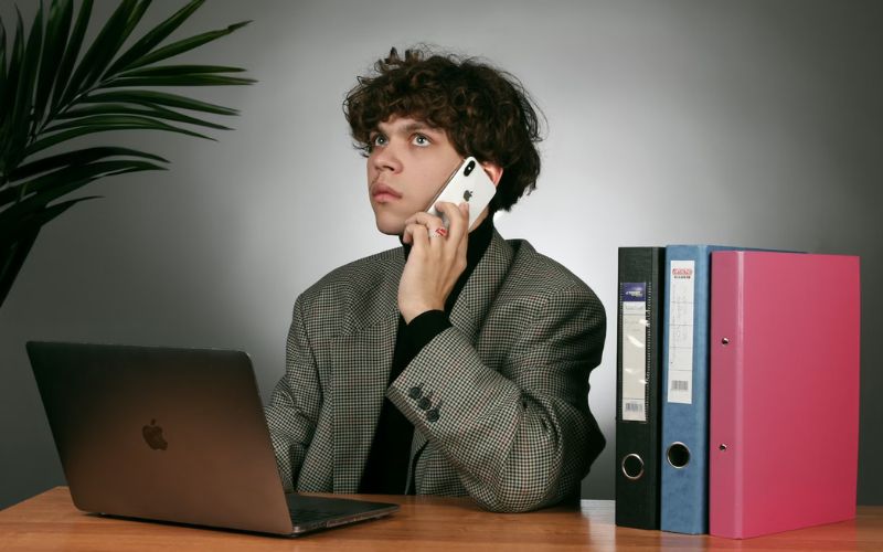 Can you record a phone conversation on an iPhone?