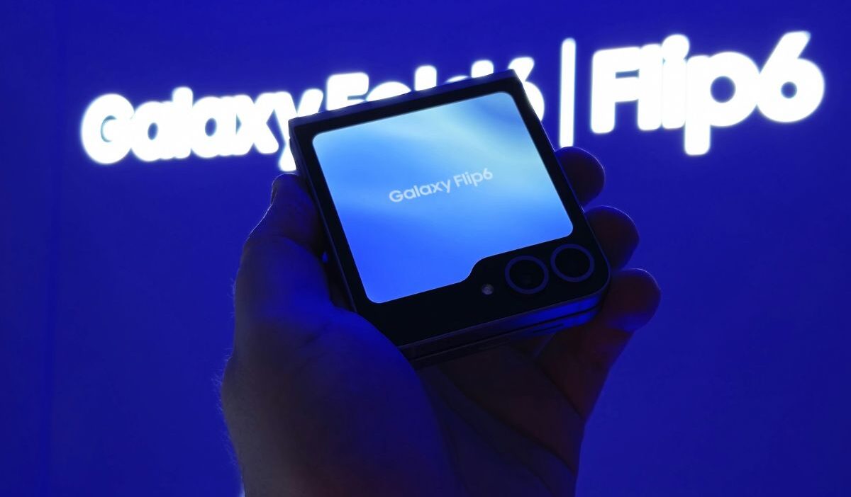 free-galaxy-z-flip-government-phone-featured