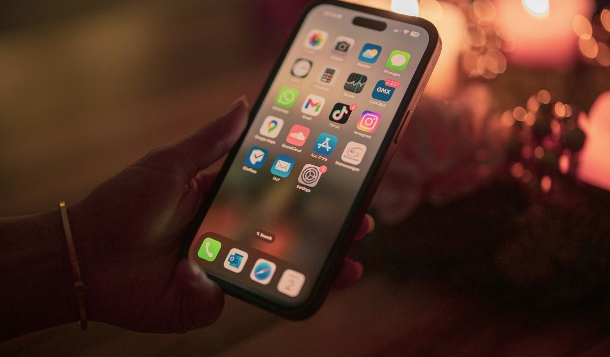 free-government-iphone-14-pro-max-featured