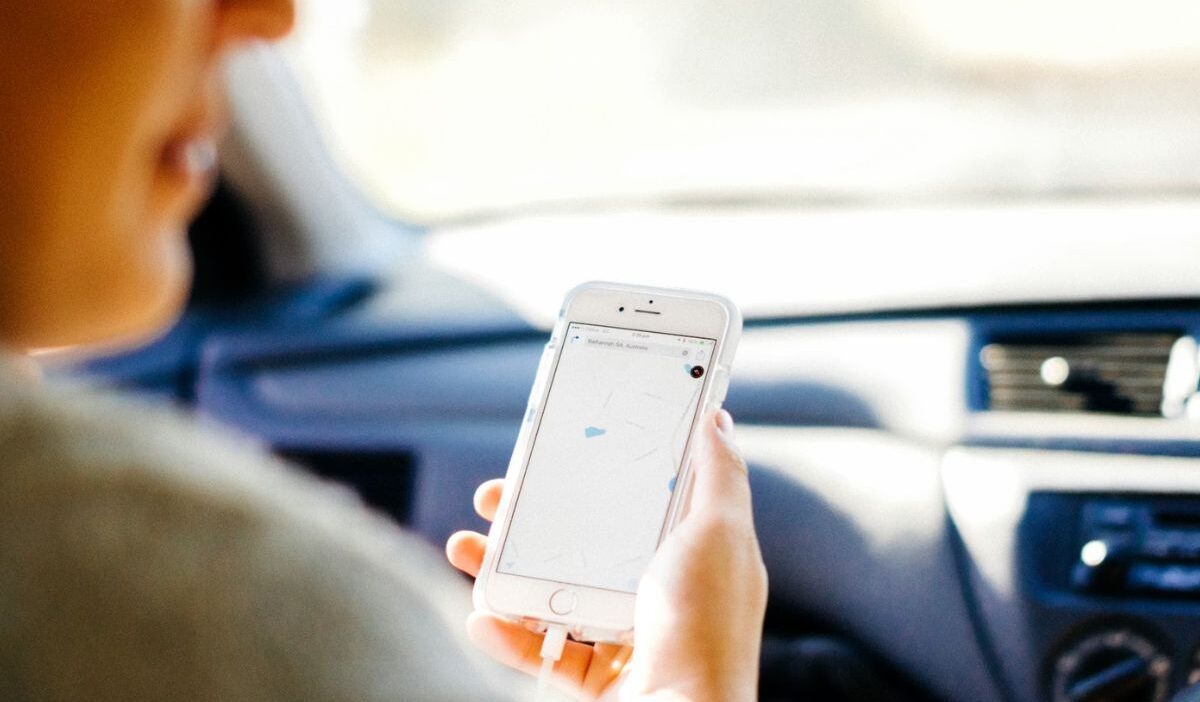 how to share location on iphone