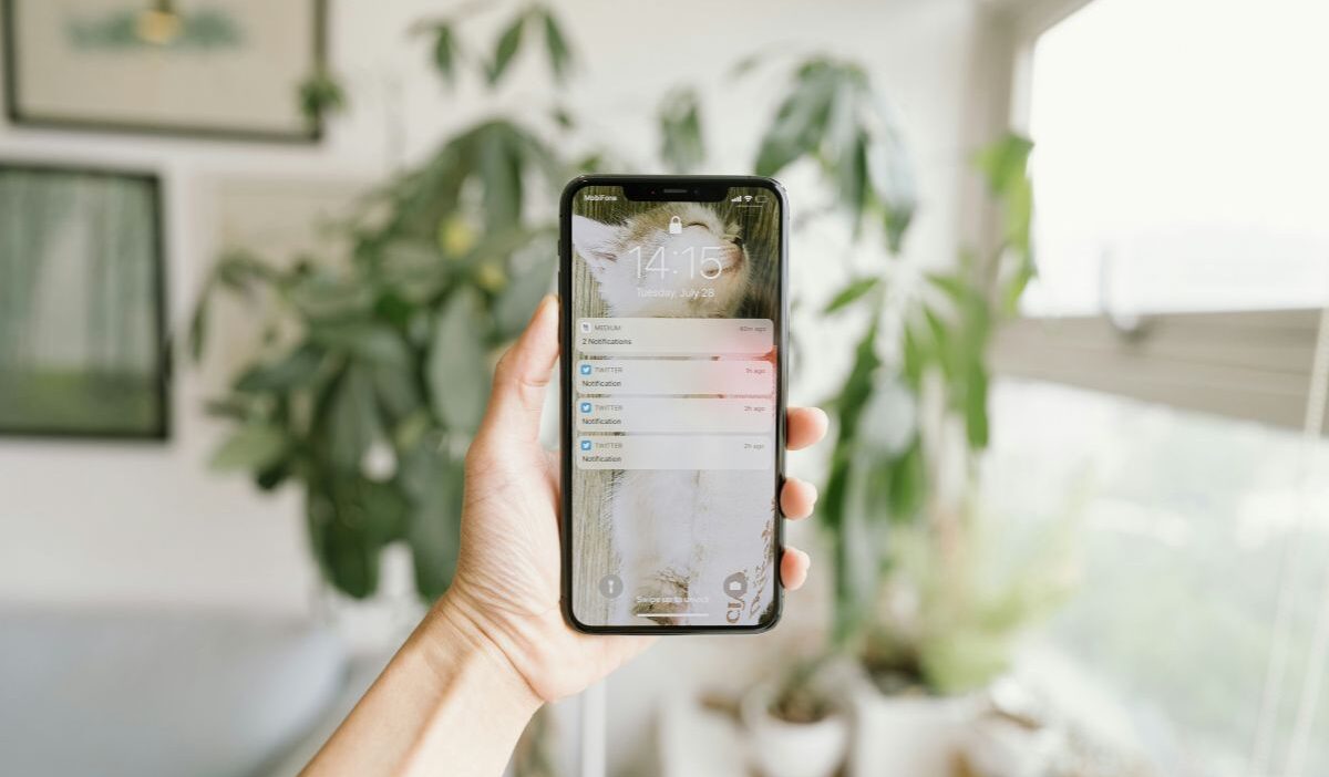 how-to-lock-screen-on-iphone-featured