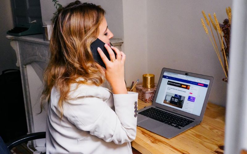 How to record a call on iPhone without announcement?