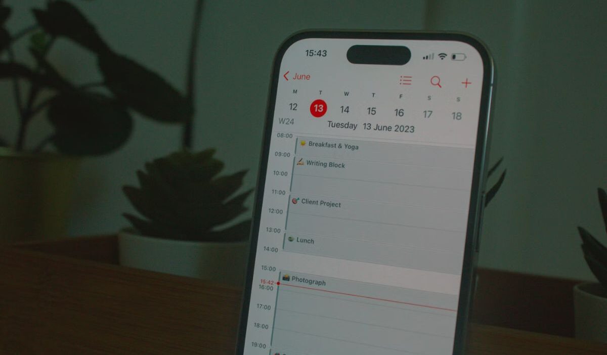how to schedule a text on iphone