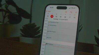 how to schedule a text on iphone