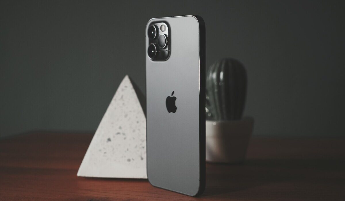 how to turn off iphone without touching screen