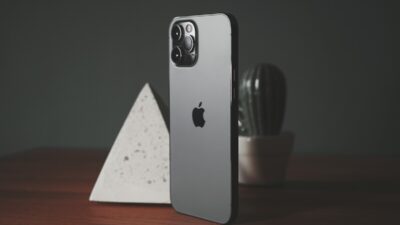 how to turn off iphone without touching screen