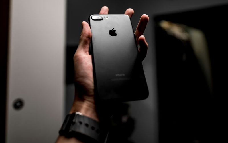 why is my phone working but the screen is black iphone 2