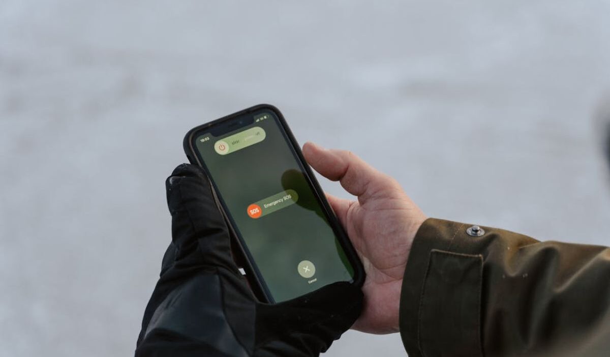 how do i get my phone out of sos mode