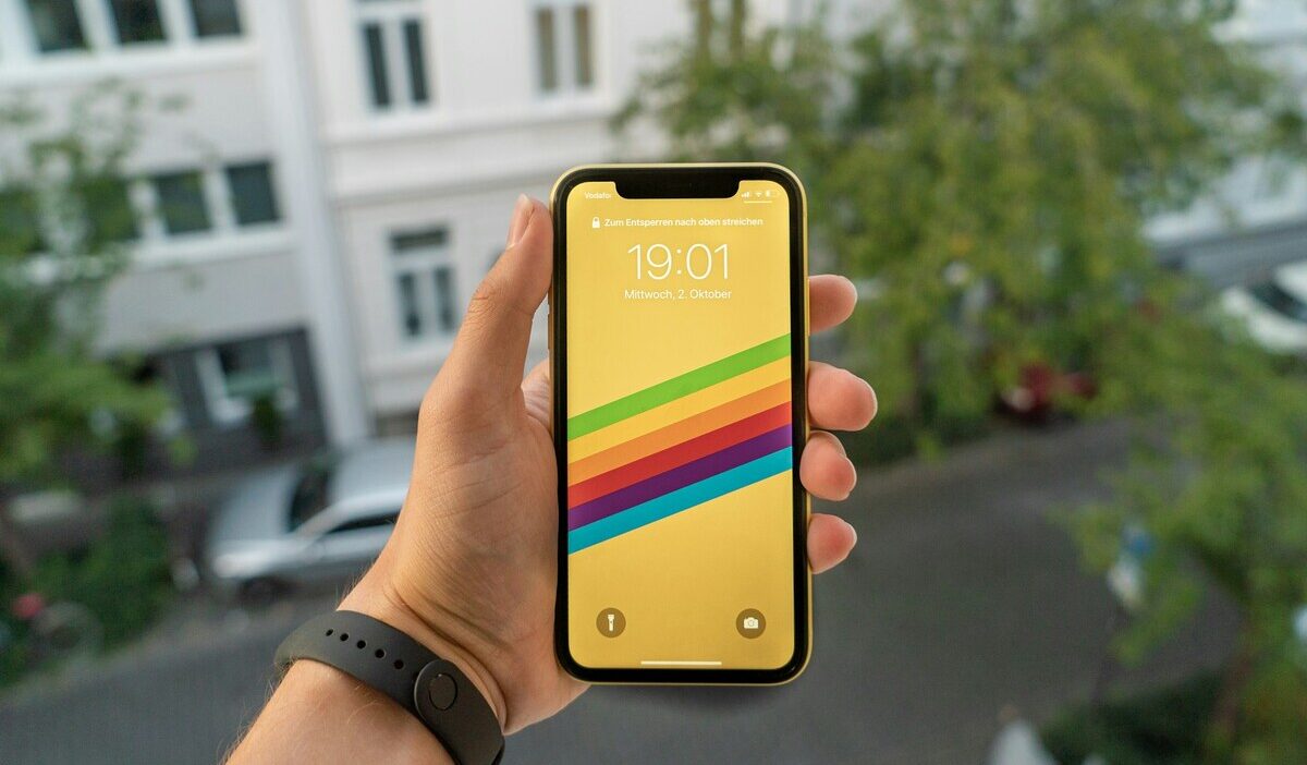 how to delete wallpaper on iphone
