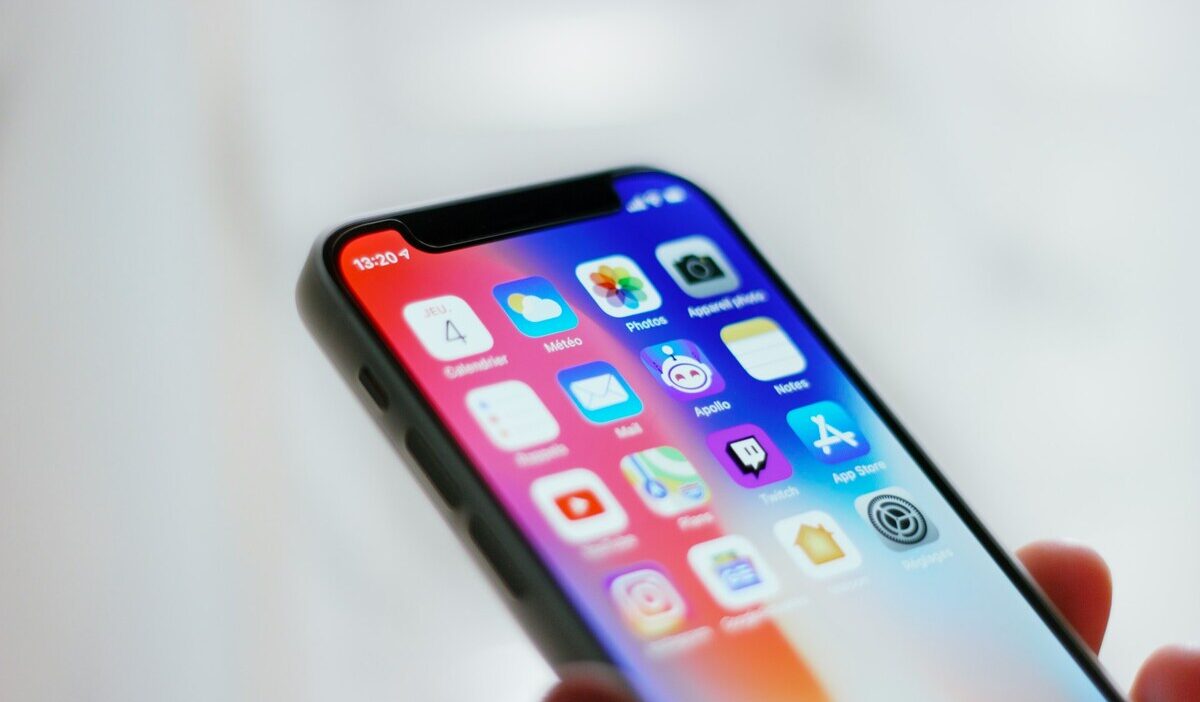how to unhide apps on iphone