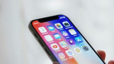 how to update apps on iphone
