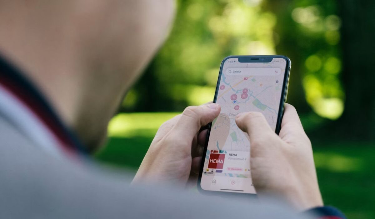 how to change location on iphone
