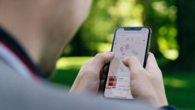 how to change location on iphone