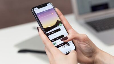 how to change voicemail on iphone