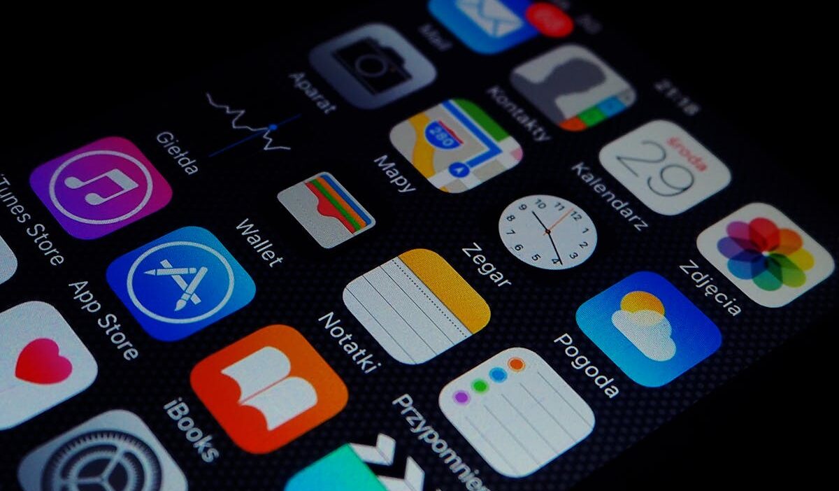 how to hide apps on iphone