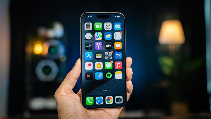how to pause location on find my iphone