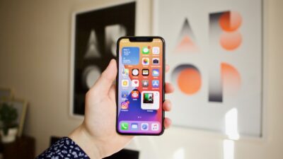 how to pause location on find my iphone