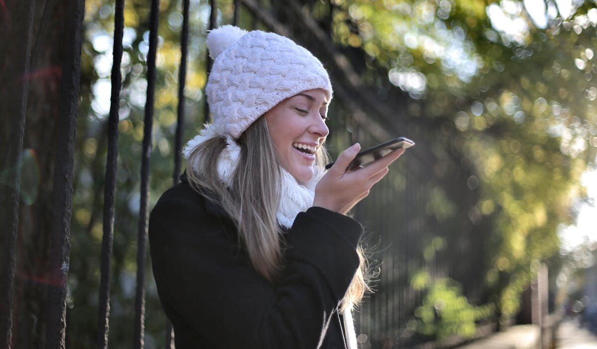 how to send voice message on iphone