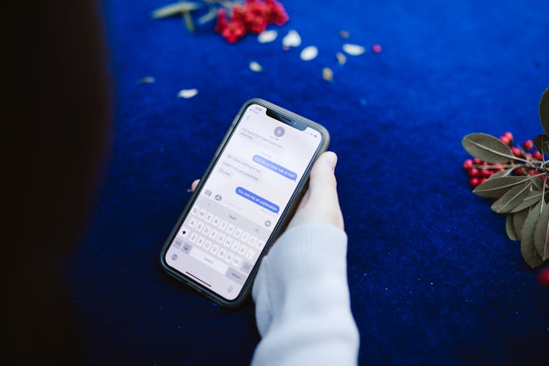 how to tell if someone read your text on iPhone