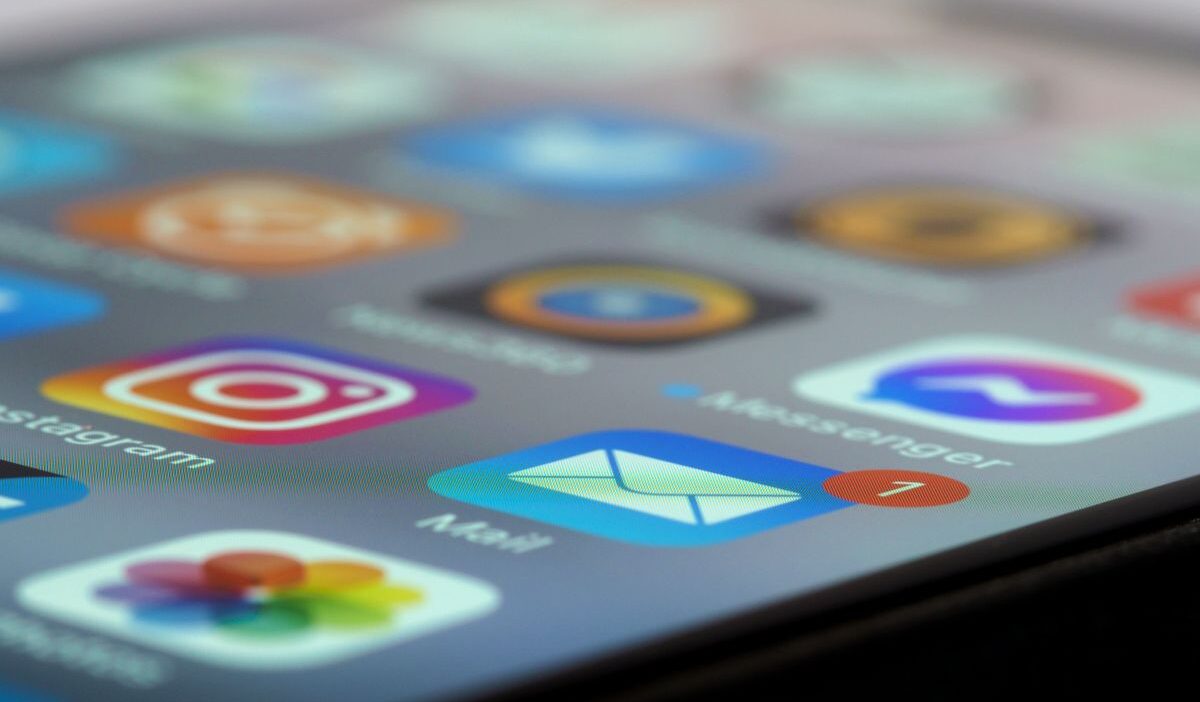 how to add email to iphone