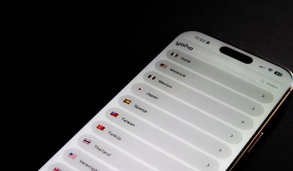 how to change country on iphone