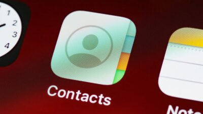 how to delete contacts on iphone