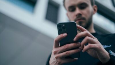 how to delete messages on iphone