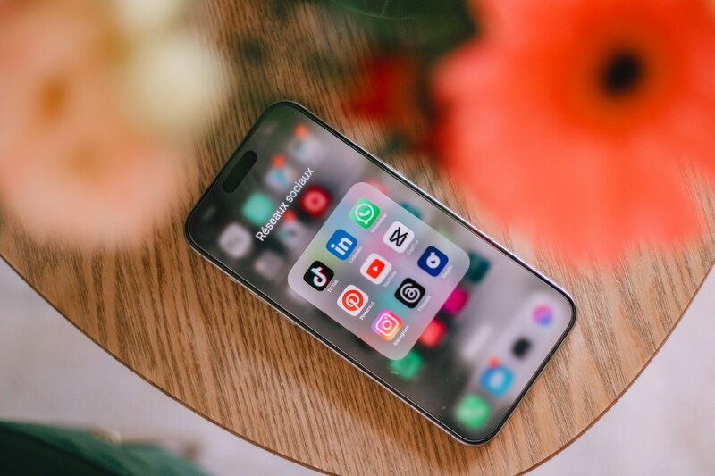 How to manage subscriptions on iPhone?