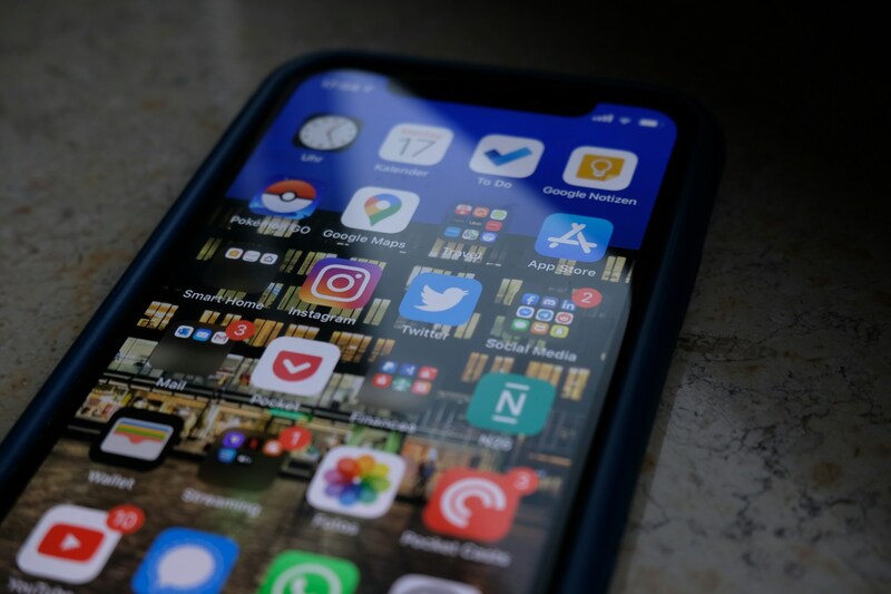 How to send a voice message on iPhone 2026