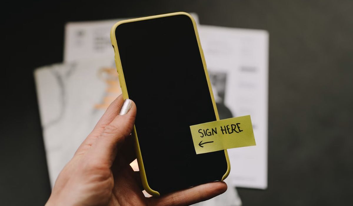how to sign a document on iphone