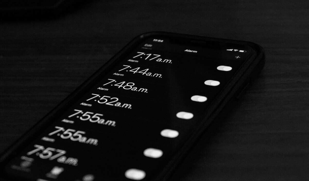 how to adjust alarm volume on iphone