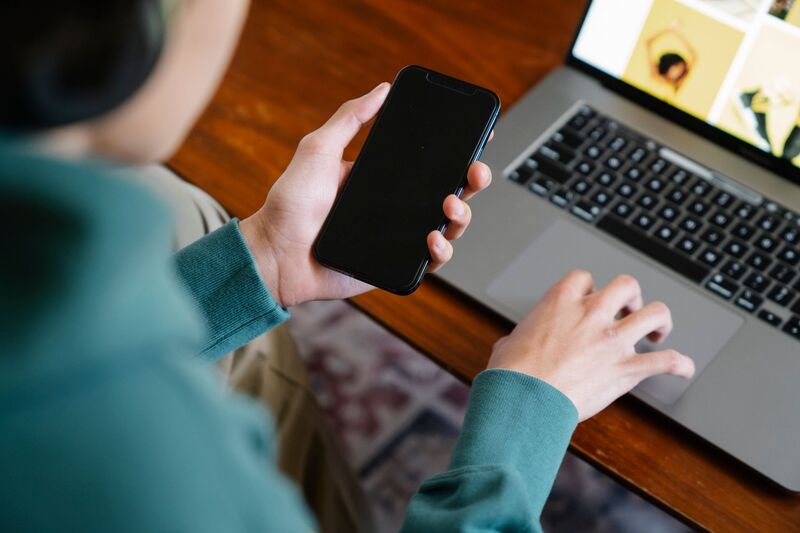 How to block text messages on iPhone? 