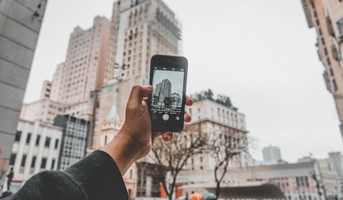 how to blur background on iphone