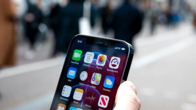 how to close apps on iphone 13