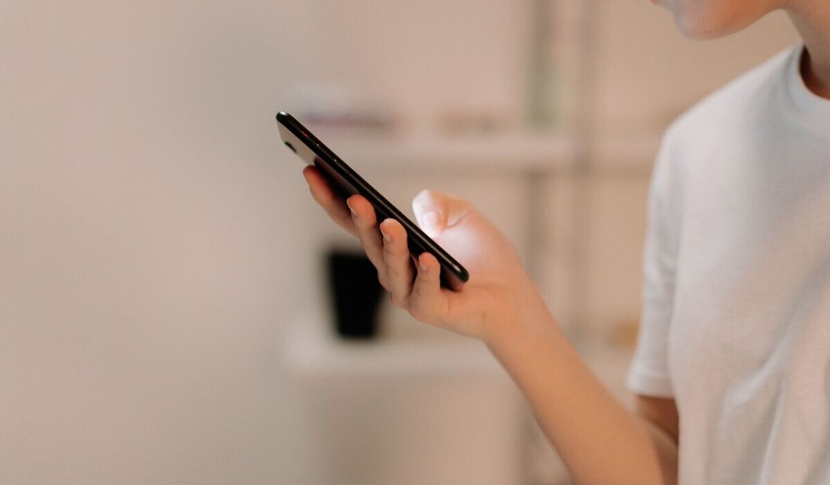 how to hide caller id on iphone