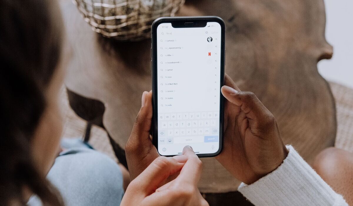 how to search text messages on iphone