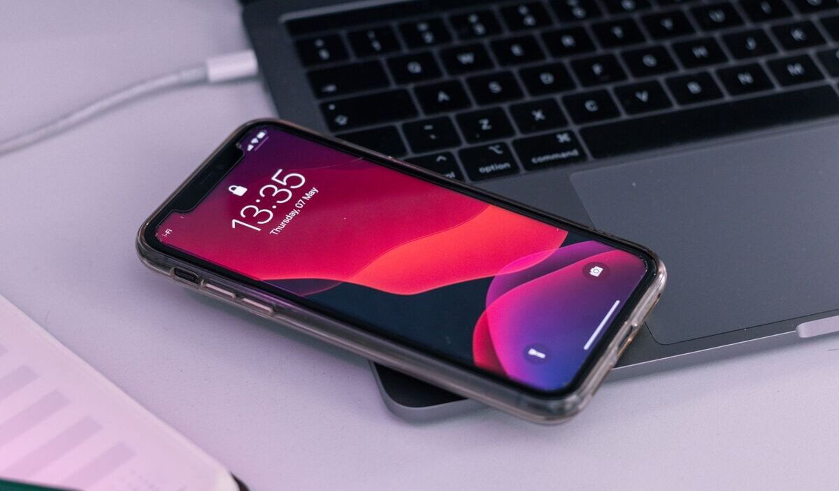 how to turn off silent mode on iphone