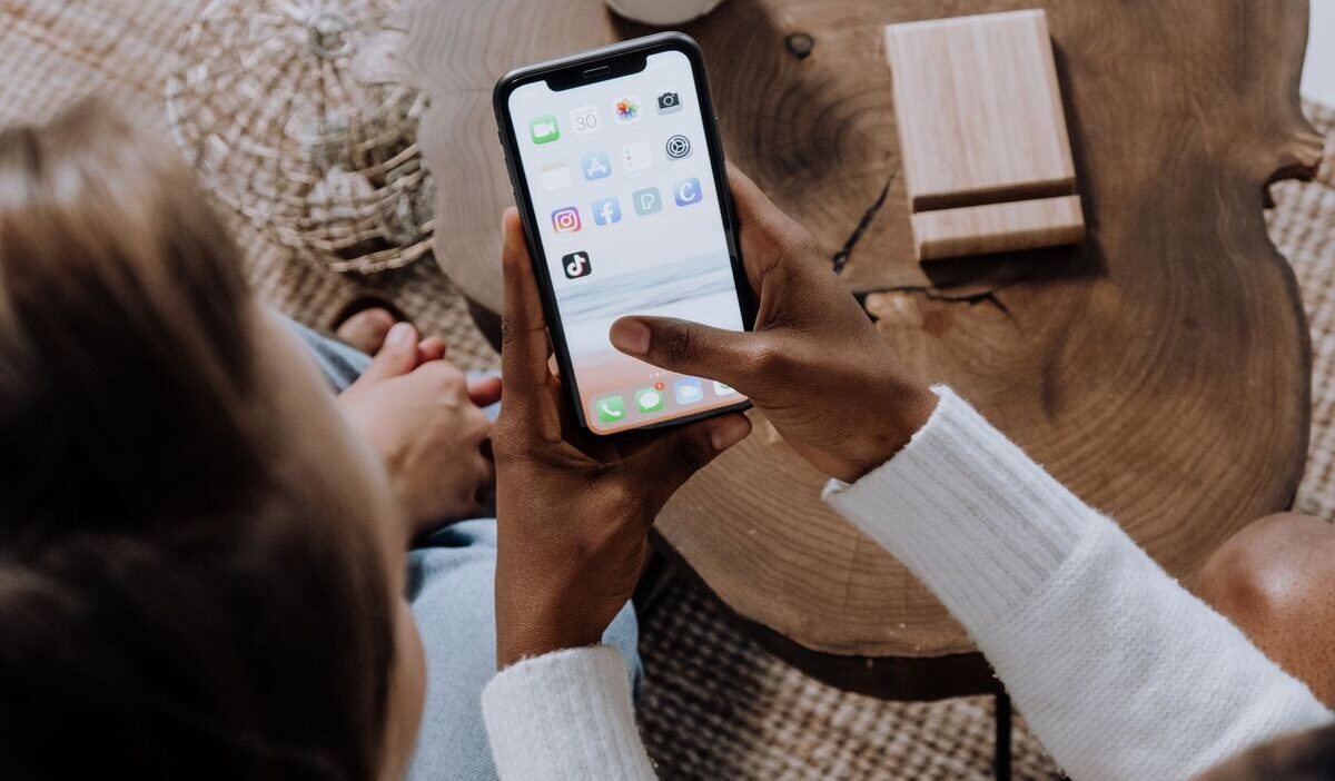 how to unsend a message on iphone