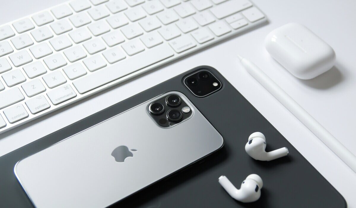 how to add airpods to find my iphone