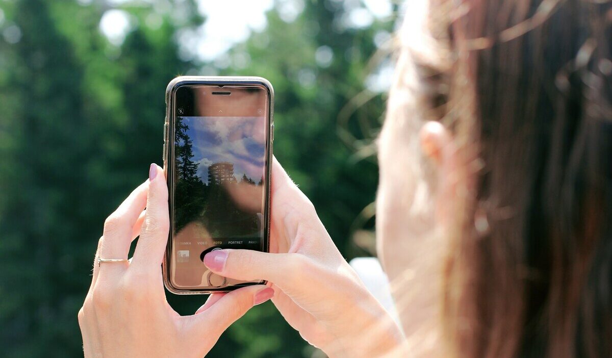 how to blur a photo on iphone