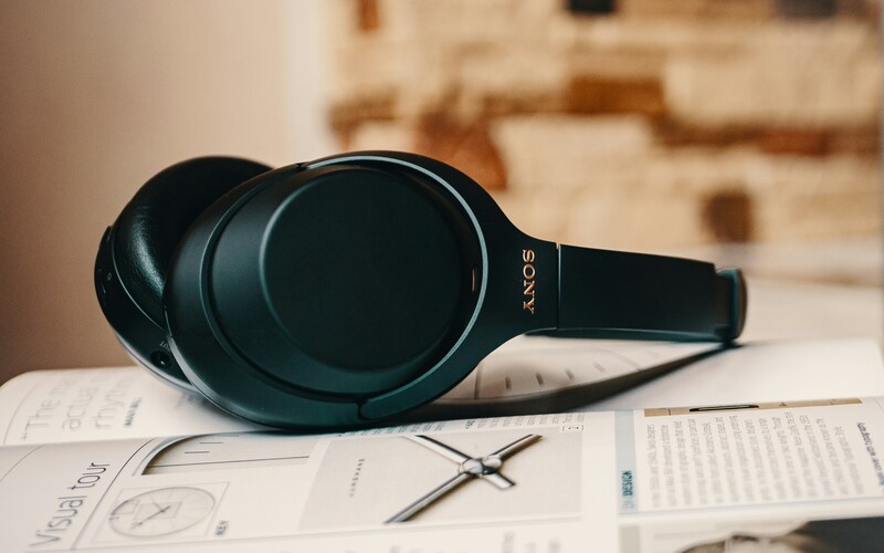 how to connect sony headphones to iphone