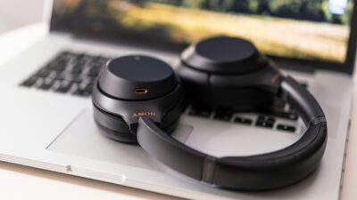 how to connect sony headphones to iphone