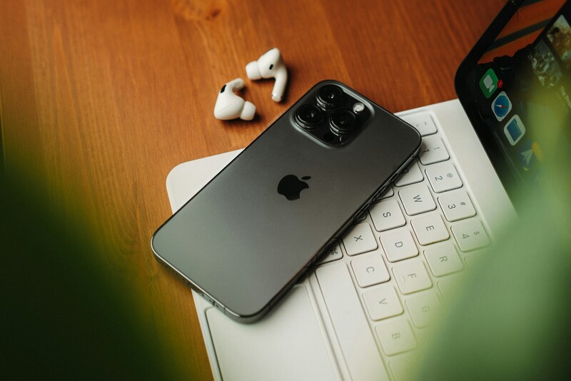 guide on how to copy and paste on iPhone?