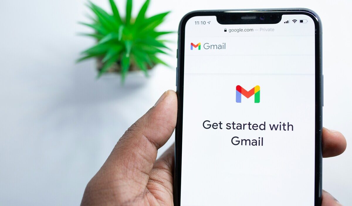 how to delete email account on iphone