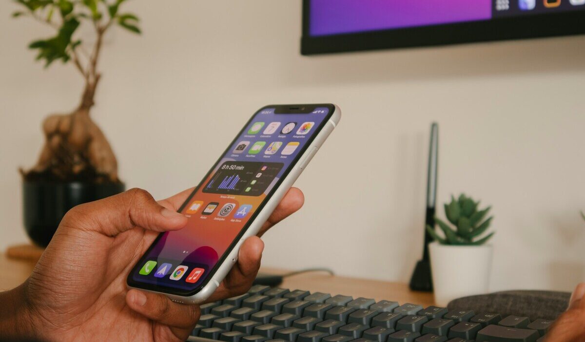 how to get out of private browsing on iphone