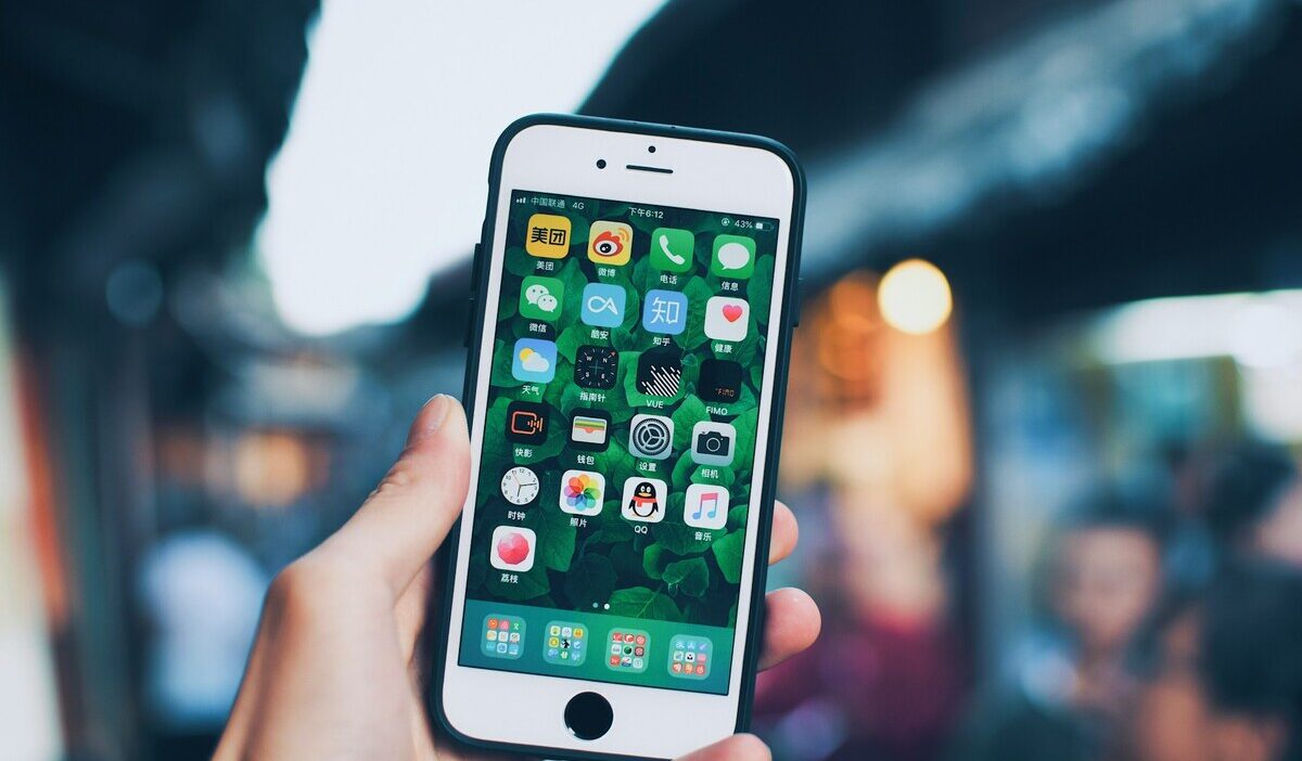 how to clear app cache on iphone